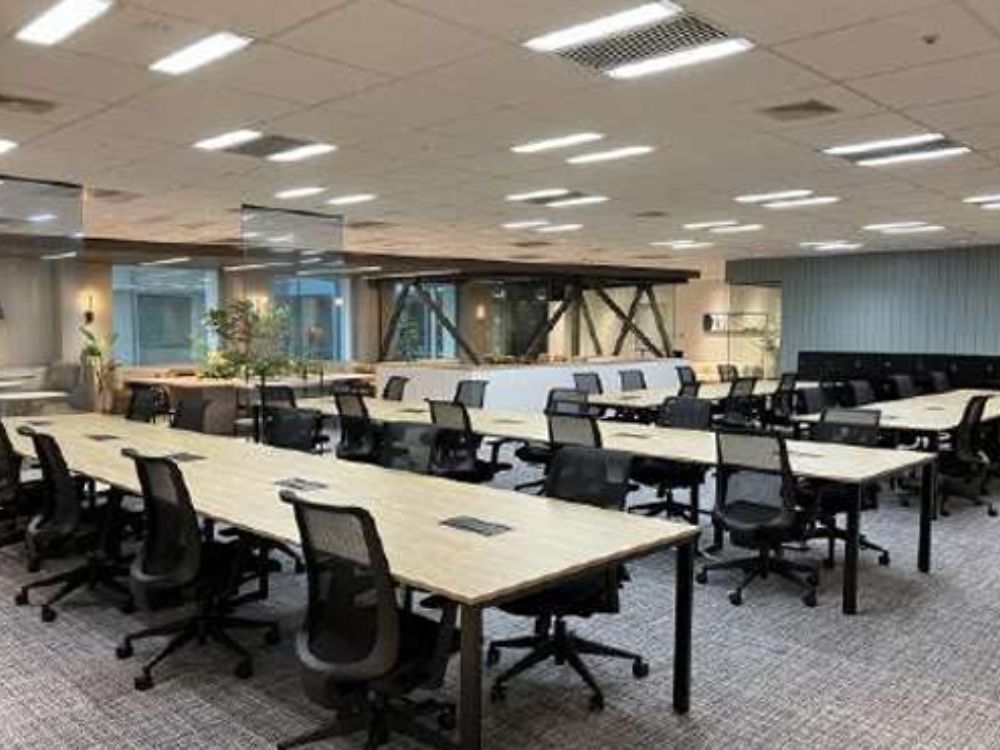 渋谷区代々木のセットアップオフィス物件（新宿駅徒歩1分、約100坪）