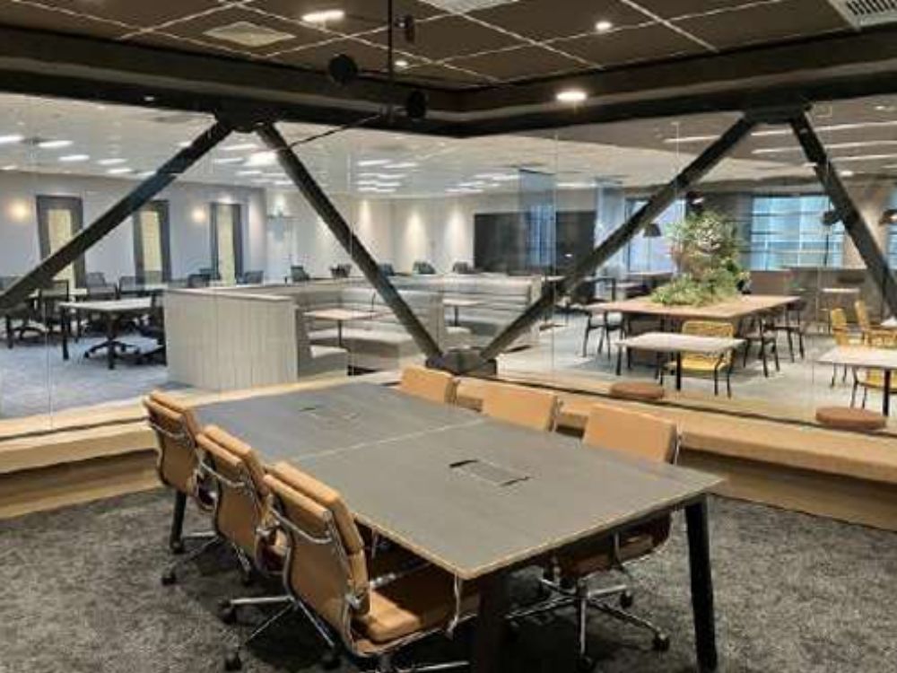 渋谷区代々木のセットアップオフィス物件（新宿駅徒歩1分、約100坪）