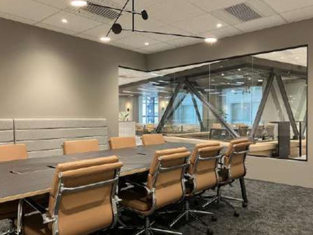 渋谷区代々木のセットアップオフィス物件（新宿駅徒歩1分、約100坪）