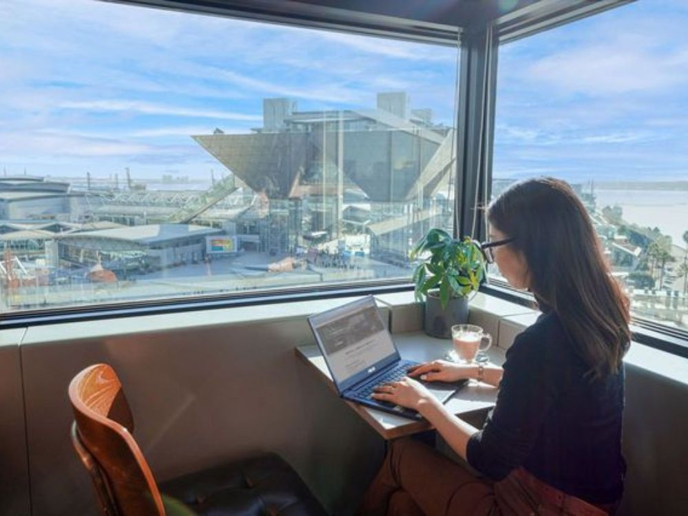 江東区有明の4-6名用オフィス物件（東京ビックサイト駅徒歩1分、10坪未満）