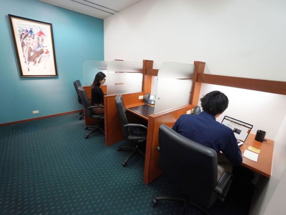 江東区有明の4-6名用オフィス物件（東京ビックサイト駅徒歩1分、10坪未満）