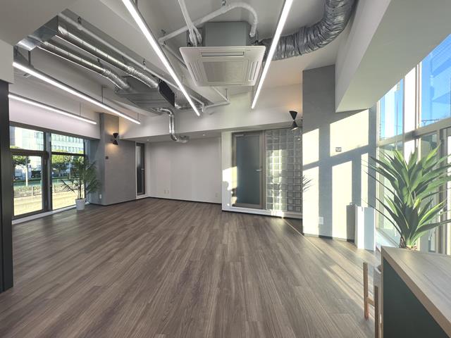 千代田区飯田橋のリバーサイドオフィス物件（飯田橋駅徒歩1分、約15坪）