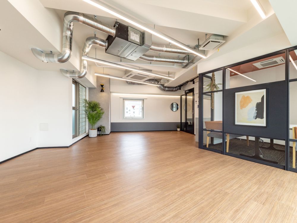 千代田区飯田橋のリバーサイドオフィス物件（飯田橋駅徒歩1分、約15坪）