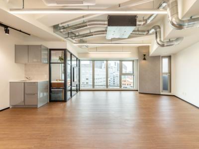 千代田区飯田橋のリバーサイドオフィス物件（飯田橋駅徒歩1分、約15坪）