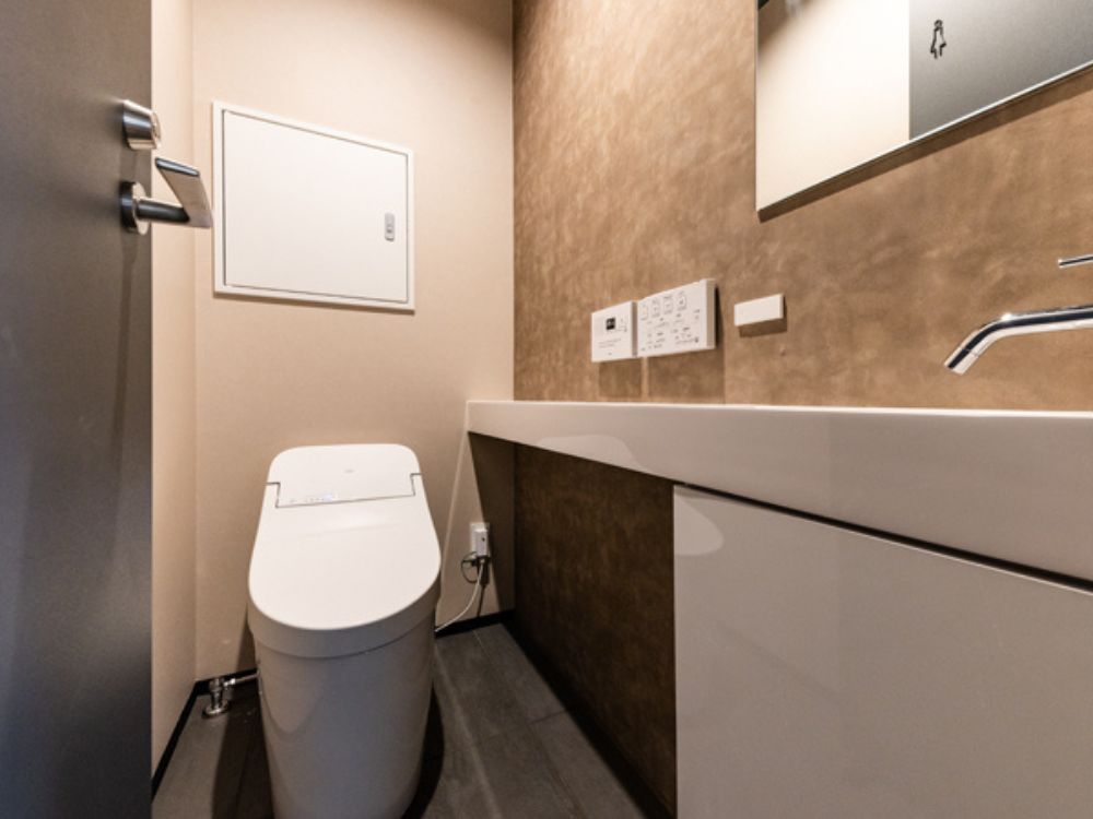 千代田区飯田橋のリバーサイドオフィス物件（飯田橋駅徒歩1分、約15坪）