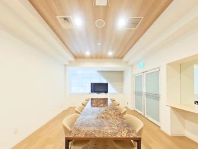 新宿区西新宿のホテル内セットアップオフィス物件（都庁前駅徒歩5分、約25坪）