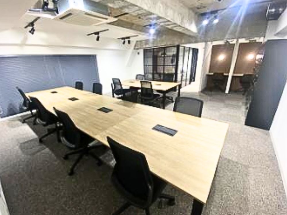 中央区築地のフルセットアップオフィス物件（新富町駅徒歩2分、約25坪）