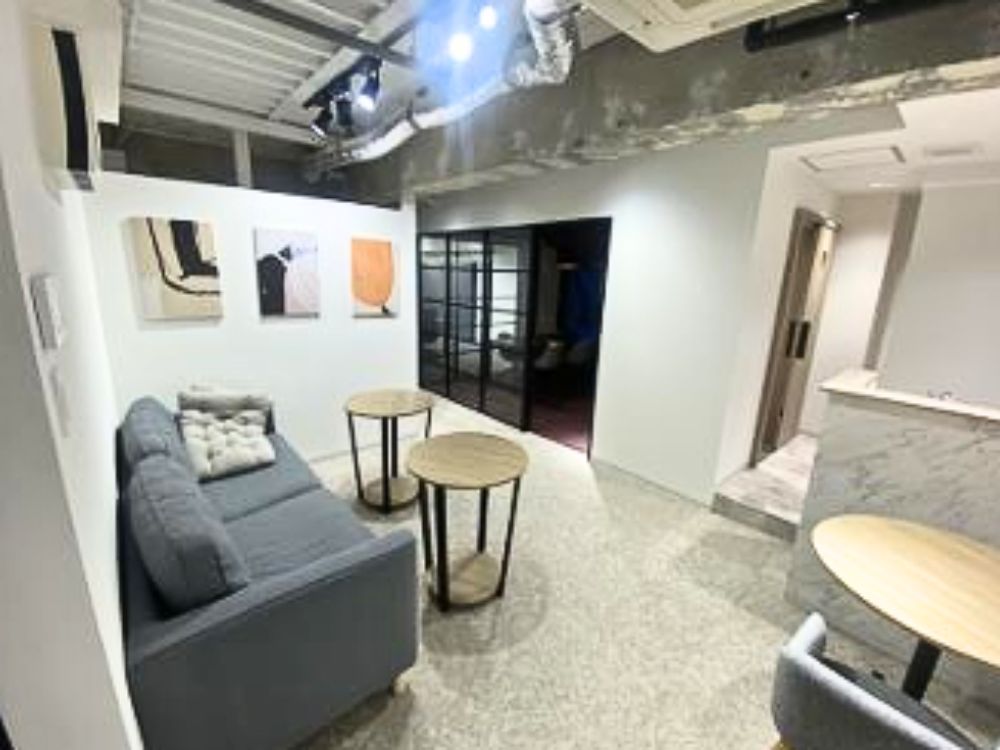 中央区築地のフルセットアップオフィス物件（新富町駅徒歩2分、約25坪）