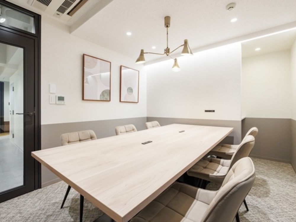 千代田区神田神保町のフルセットアップオフィス物件（神保町駅徒歩2分、約30坪）