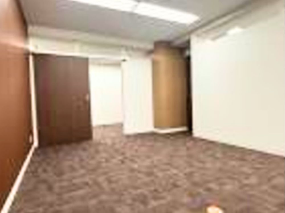 港区三田の居抜きオフィス物件（三田駅徒歩6分、約40坪）