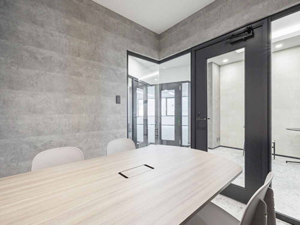 千代田区神田東松下町のセットアップオフィス物件（岩本町駅徒歩3分、約40坪）