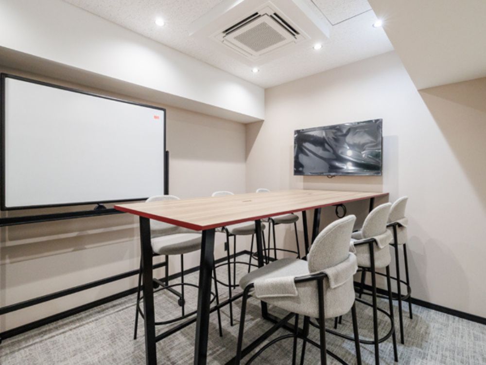 新宿区西新宿のセットアップオフィス物件（西新宿駅徒歩5分、約55坪）