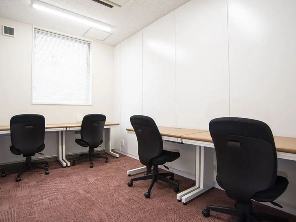 新宿区大久保の4-5名用オフィス物件（東新宿駅徒歩1分、10坪未満）