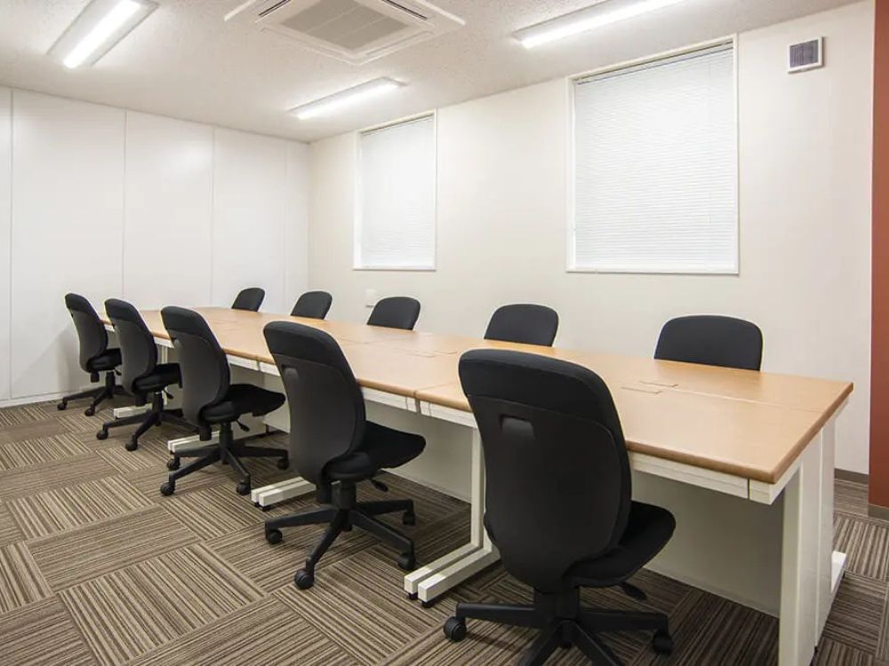 新宿区大久保の10-12名用オフィス物件（東新宿駅徒歩1分、10坪未満）