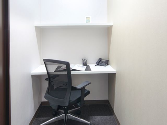 新宿区西新宿のオフィス物件（西新宿駅徒歩2分）