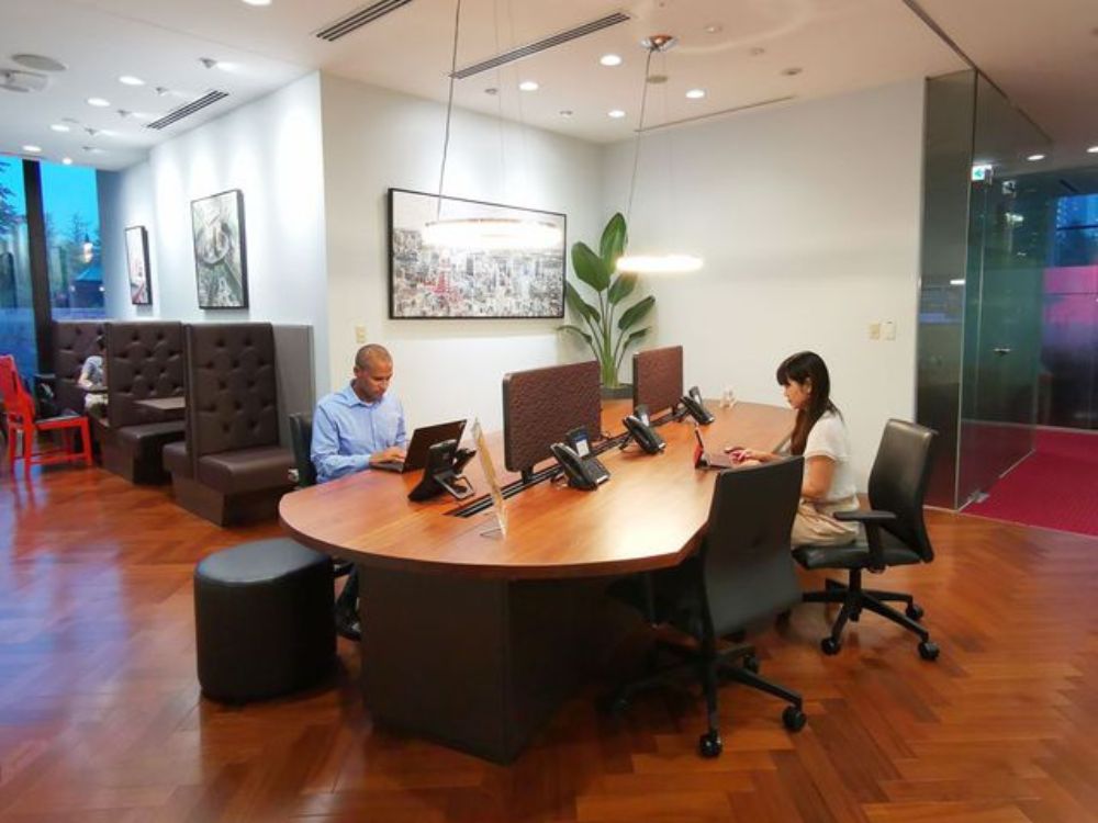 千代田区丸の内の3-6名用オフィス（二重橋前駅徒歩1分、10坪未満）