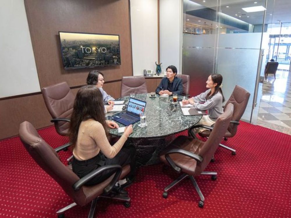 千代田区丸の内の3-6名用オフィス（二重橋前駅徒歩1分、10坪未満）