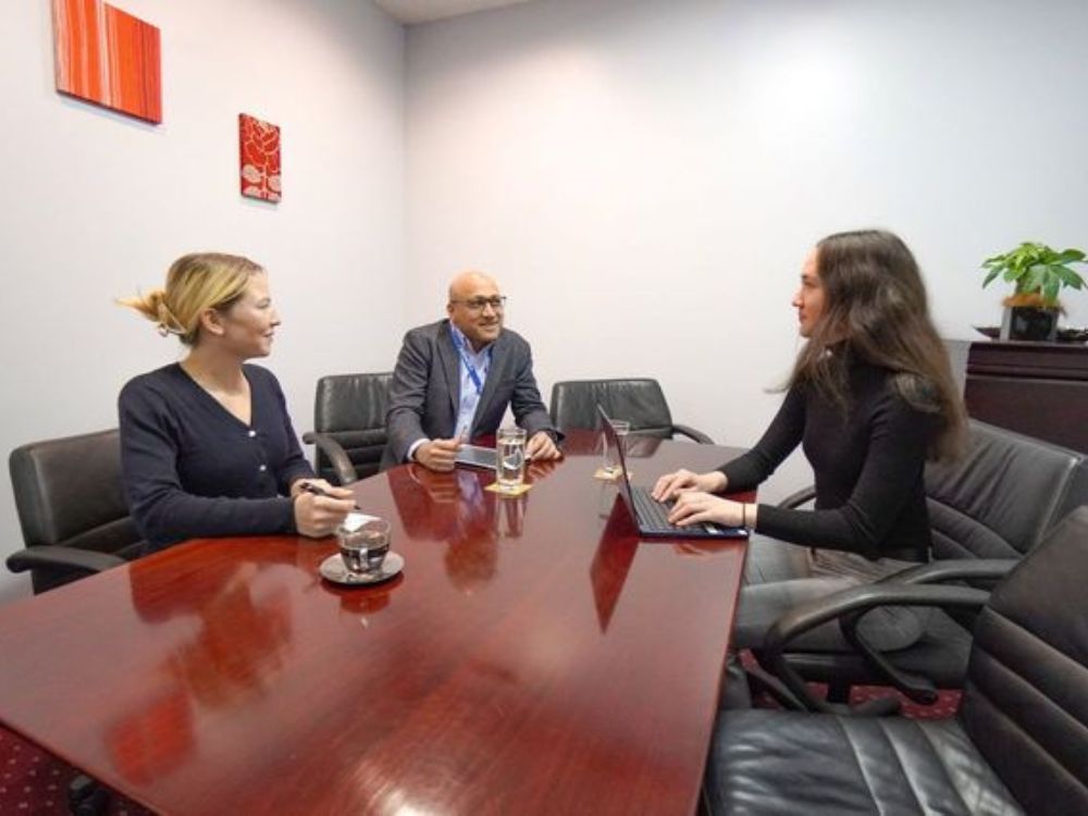 中央区日本橋本町の3-4名用オフィス物件（新日本橋駅徒歩1分、10坪未満）