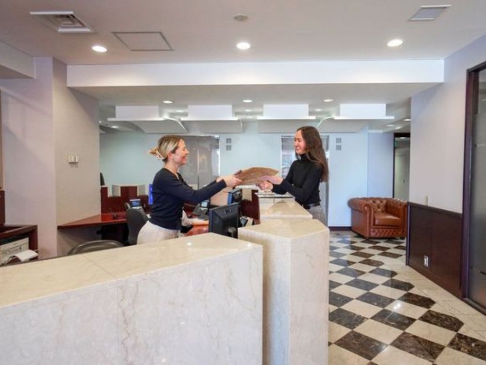 中央区日本橋本町の3-4名用オフィス物件（新日本橋駅徒歩1分、10坪未満）