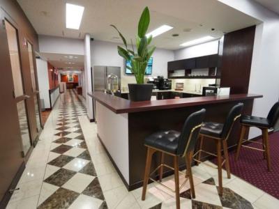 中央区日本橋本町の3-4名用オフィス物件（新日本橋駅徒歩1分、10坪未満）