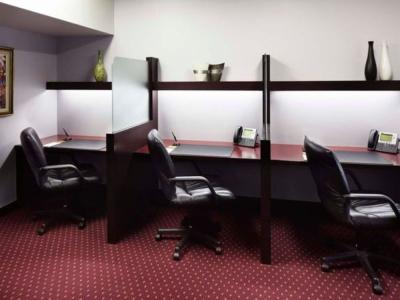 中央区日本橋本町の4-6名用オフィス物件(新日本橋駅徒歩1分、10坪未満)