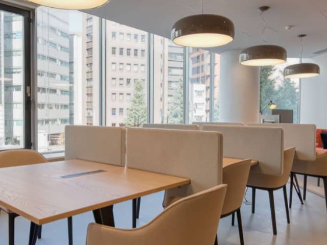 新宿区西新宿のオフィス物件（新宿駅徒歩2分）