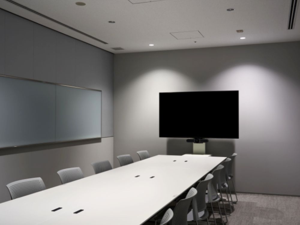 港区芝の4-5名用オフィス物件（三田駅徒歩1分、10坪未満）