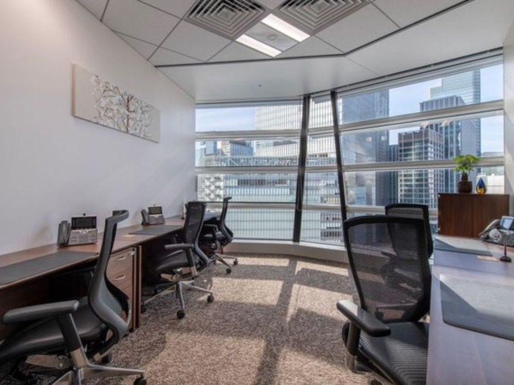 中央区八重洲の1-3名用オフィス物件（東京駅徒歩2分、10坪未満）