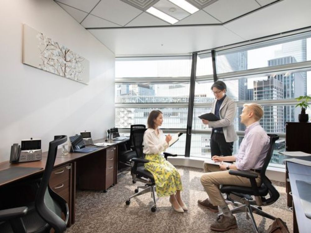 中央区八重洲の1-3名用オフィス物件（東京駅徒歩2分、10坪未満）