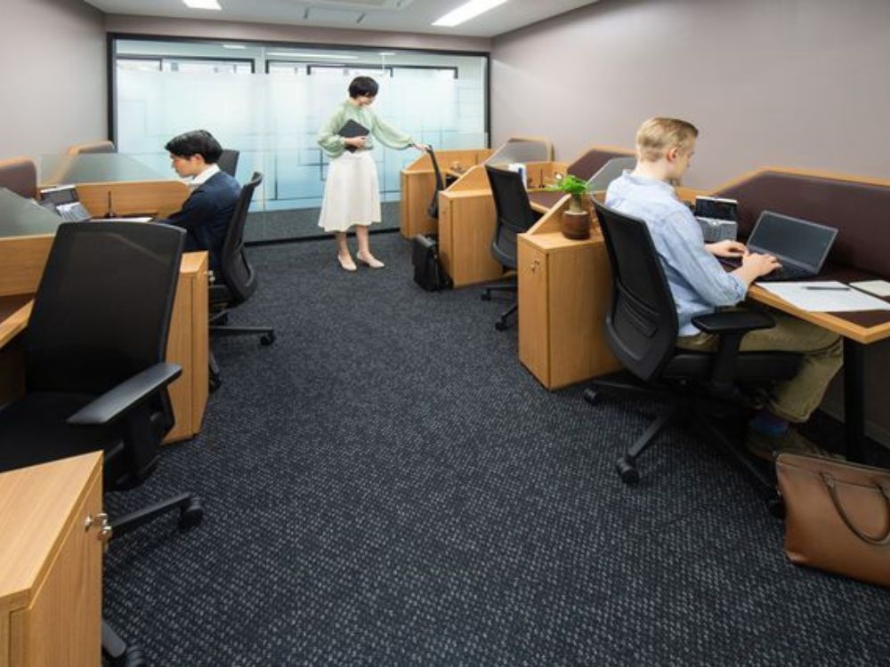 中央区日本橋室町の4-5名用オフィス物件（三越前駅徒歩1分、10坪未満）