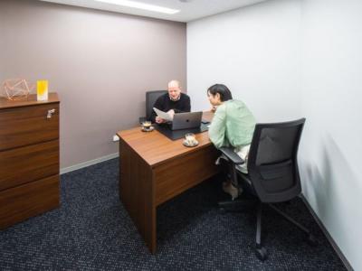 中央区日本橋室町の2-3名用オフィス物件(三越前駅徒歩1分、10坪未満)