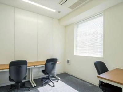 新宿区新宿の4名用オフィス物件（新宿三丁目駅徒歩4分、10坪未満）