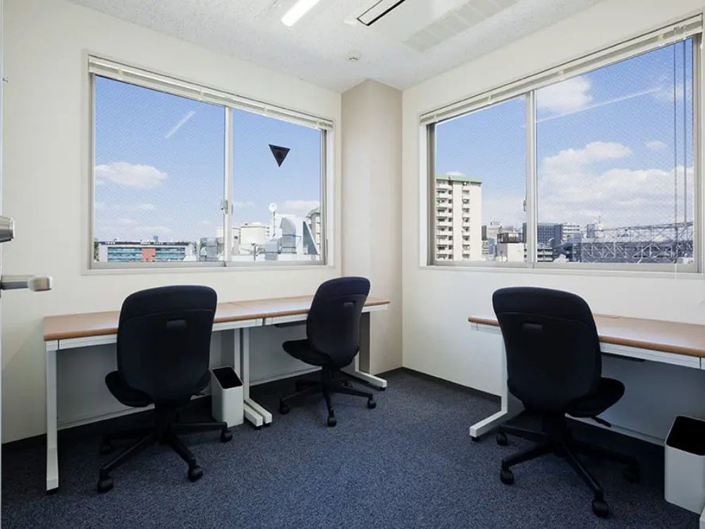 新宿区高田馬場の3-4名用オフィス物件（高田馬場駅徒歩1分、10坪未満）