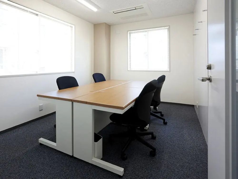 新宿区高田馬場の4-6名用オフィス物件（高田馬場駅徒歩1分、10坪未満）