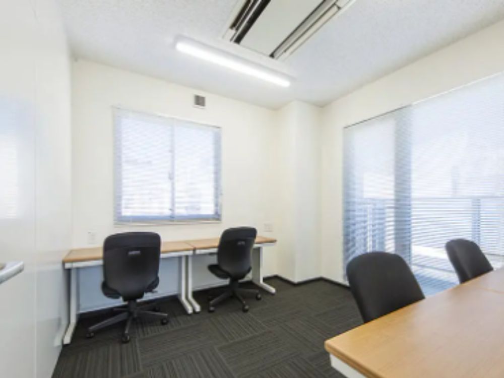 千代田区神田鍛冶町の3-5名用オフィス物件（神田駅徒歩2分、10坪未満）