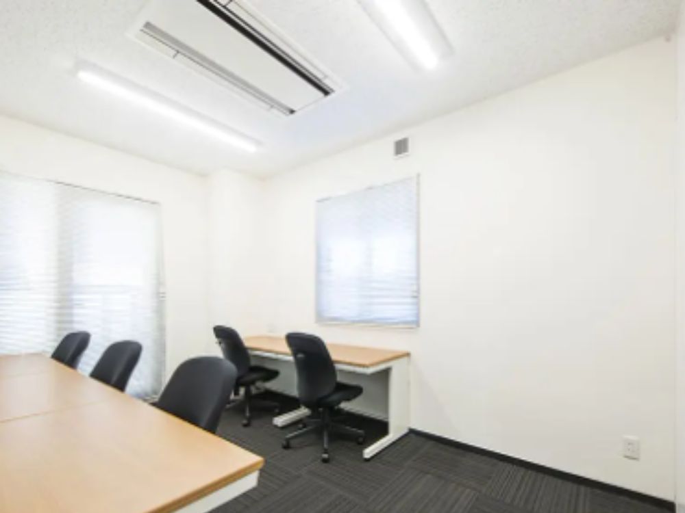 千代田区神田鍛冶町の4-6名用オフィス物件（神田駅徒歩2分、10坪未満）