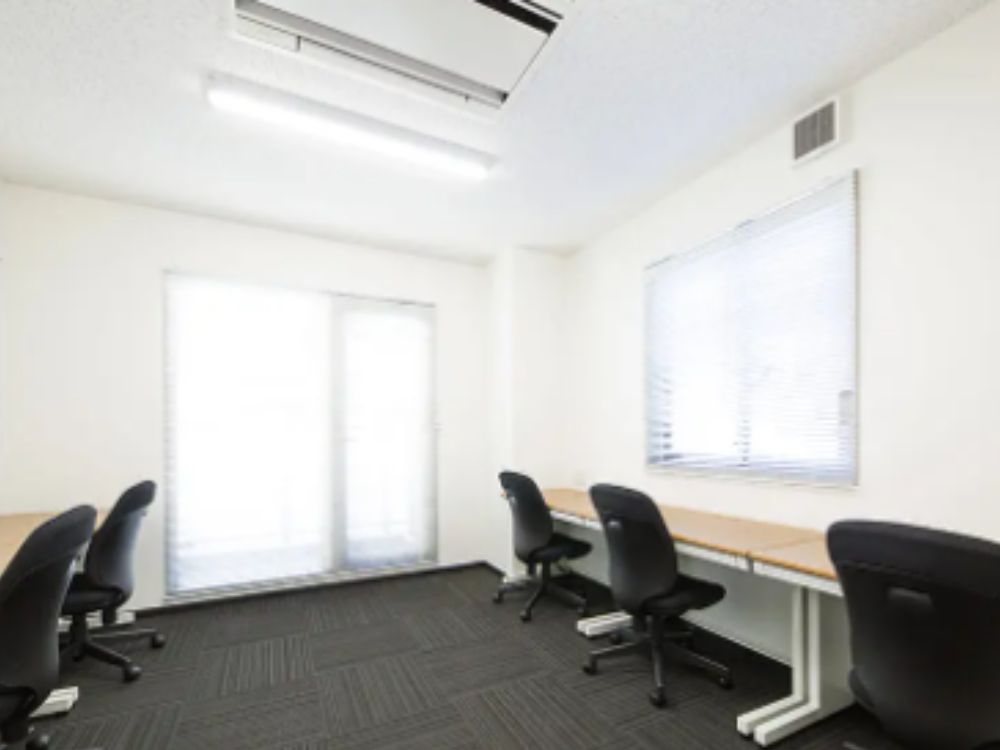 千代田区神田鍛冶町の6-8名用オフィス物件（神田駅徒歩2分、10坪未満）