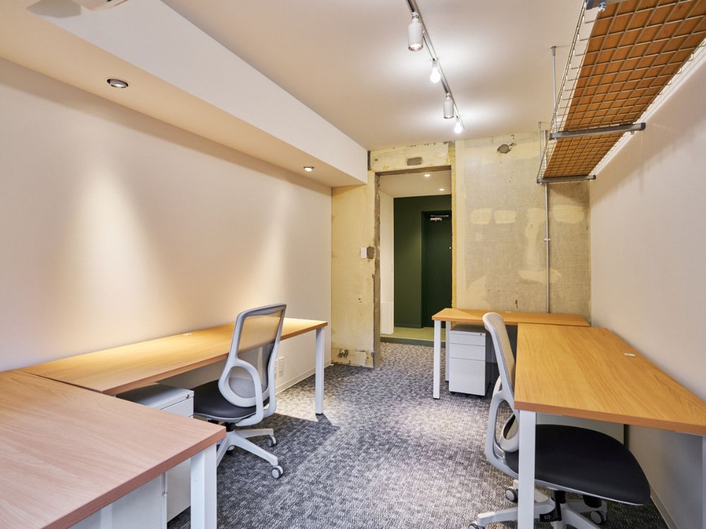 渋谷区代々木の3名用オフィス物件（新宿駅徒歩2分、10坪未満）