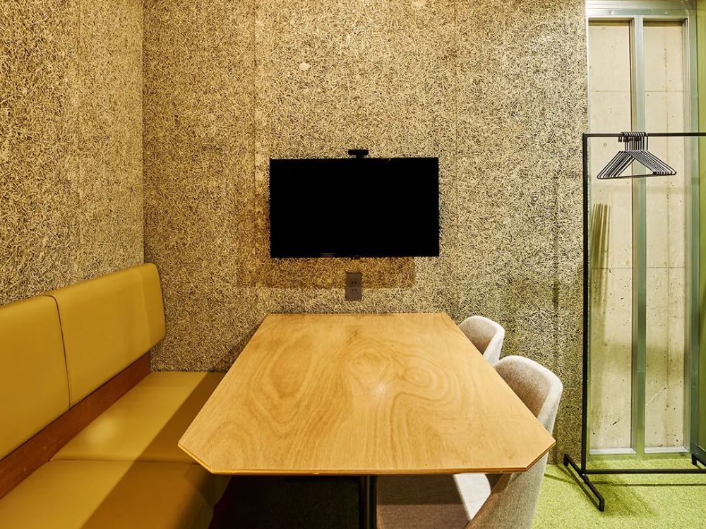 渋谷区代々木の3名用オフィス物件（新宿駅徒歩2分、10坪未満）