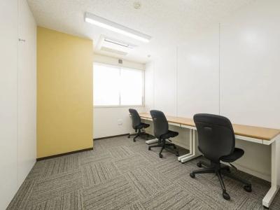 渋谷区代々木の3-4名用オフィス物件（代々木駅徒歩2分、1坪未満）