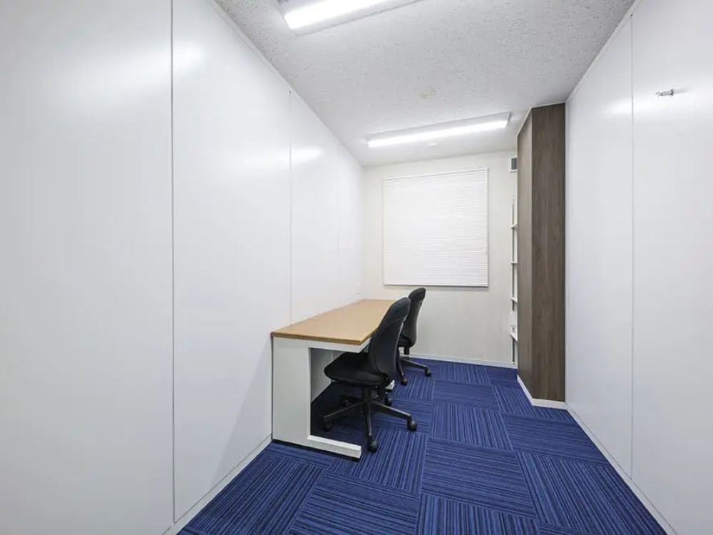 港区赤坂の3-4名用オフィス物件（赤坂駅徒歩3分、10坪未満）