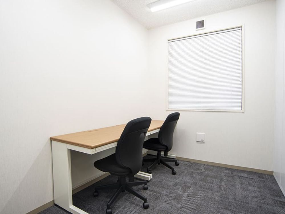 港区赤坂の2-3名用オフィス物件（溜池山王駅徒歩4分、10坪未満）