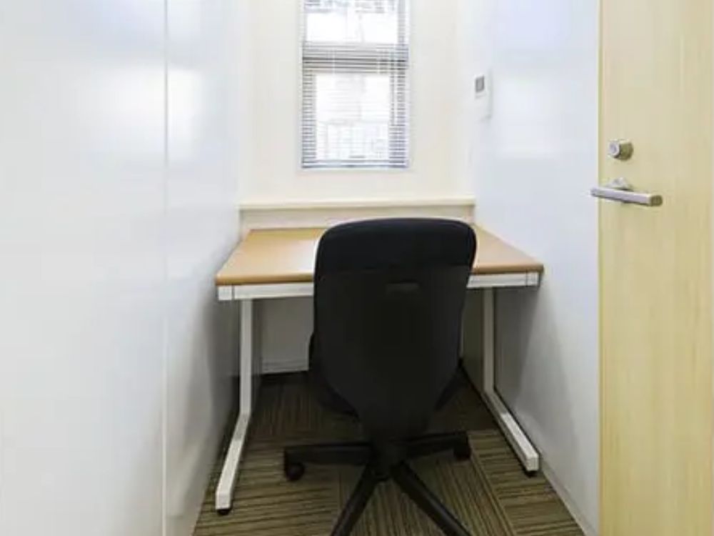 港区新橋の1名用オフィス物件（新橋駅徒歩3分、10坪未満）