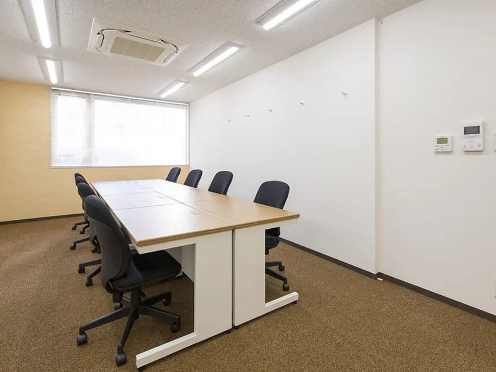 港区新橋の19名用オフィス物件（新橋駅徒歩3分、10坪未満）