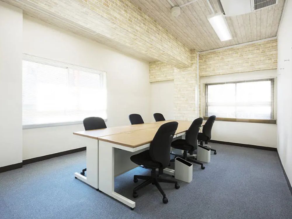 港区新橋の6-12名用オフィス物件（新橋駅徒歩3分、10坪未満）
