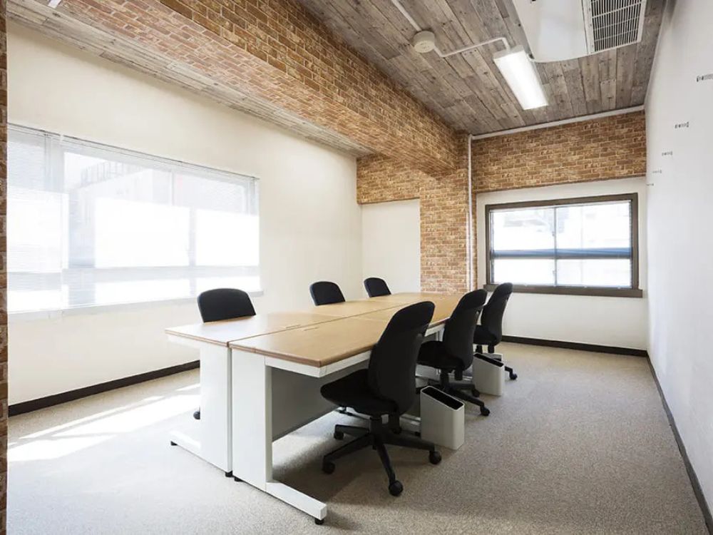 港区新橋の6-12名用オフィス物件（新橋駅徒歩3分、10坪未満）