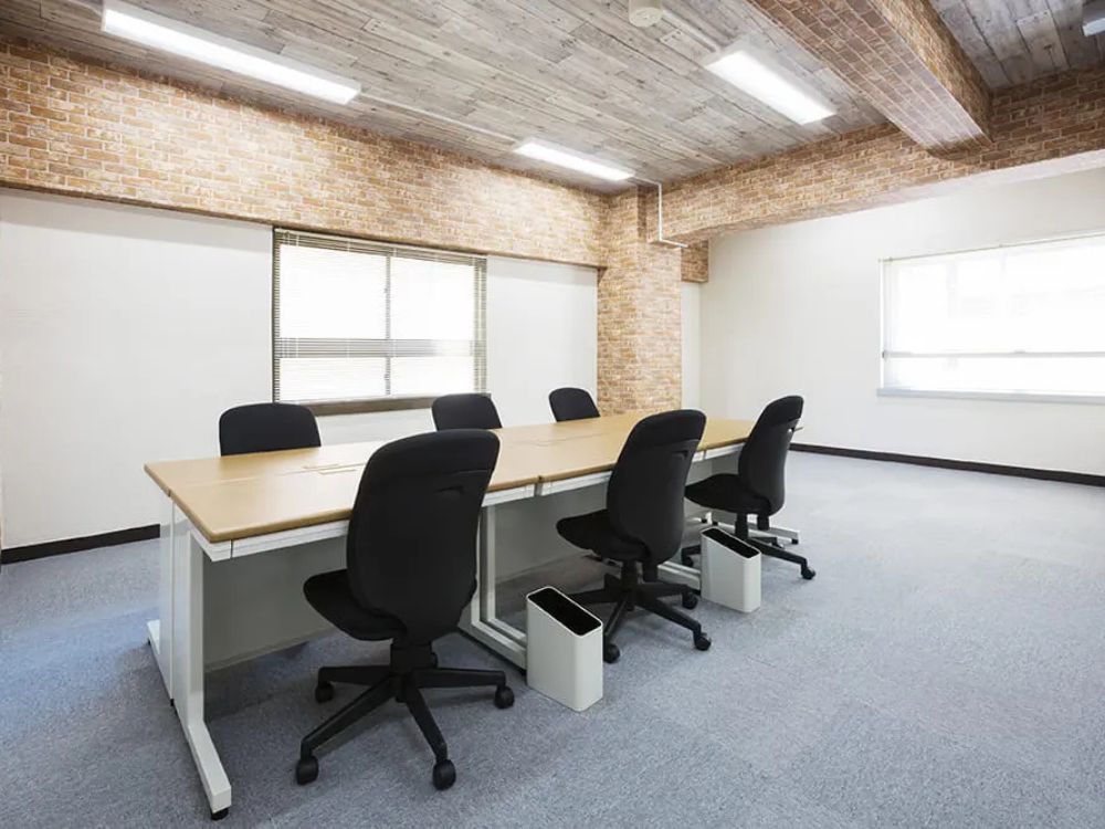 港区新橋の10-17名用オフィス物件（新橋駅徒歩3分、10坪未満）