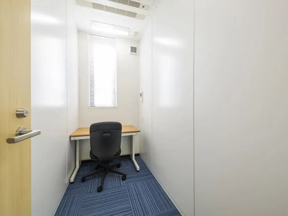 港区新橋の1-2名用オフィス物件（新橋駅徒歩5分、10坪未満）