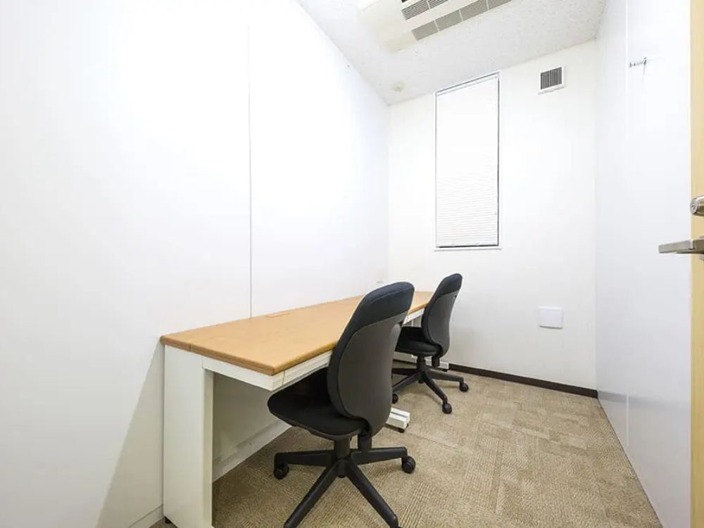 港区新橋の1-2名用オフィス物件（新橋駅徒歩5分、10坪未満）
